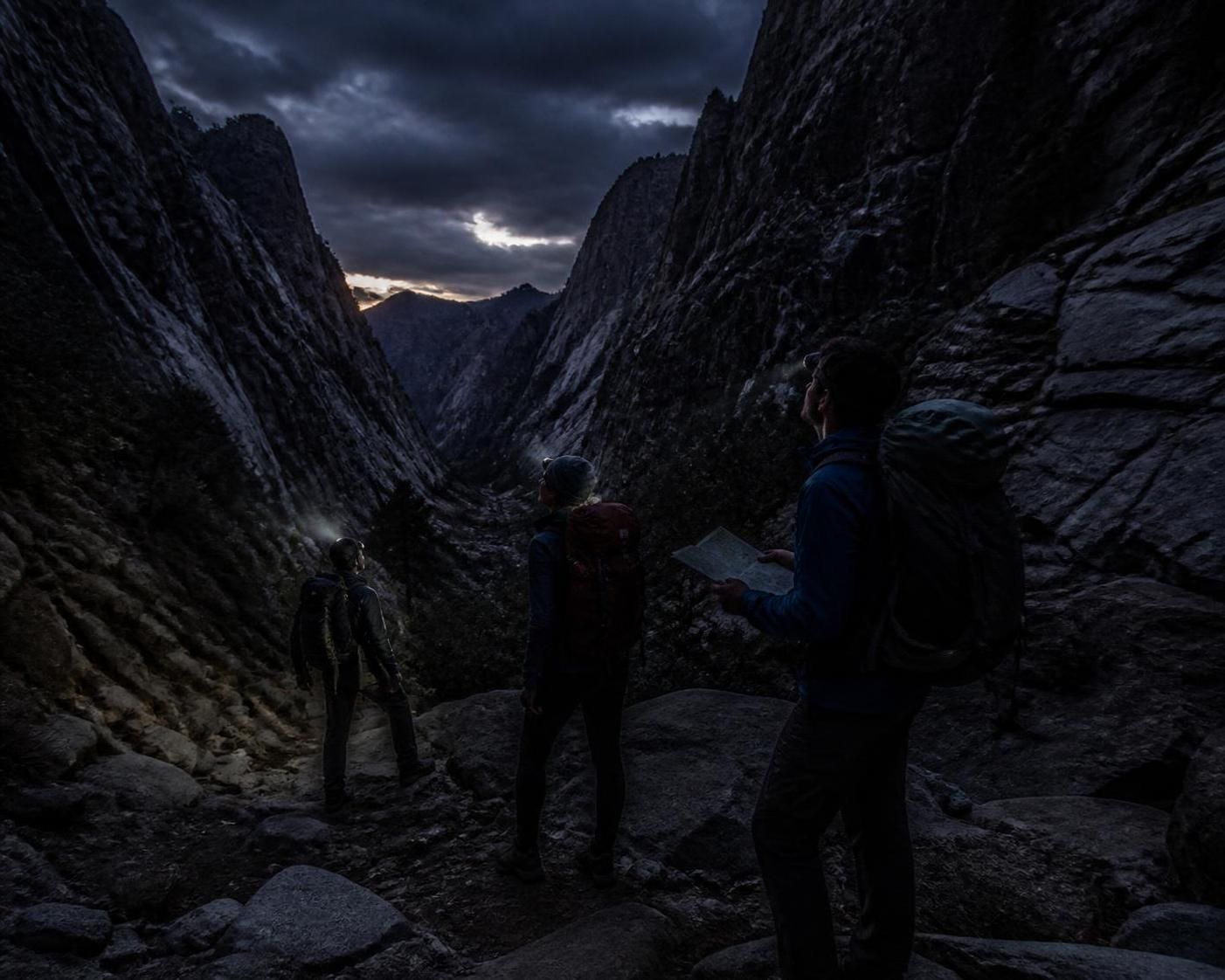 découvrez l'incroyable aventure de trois randonneurs qui ont bravé les interdictions du mont shasta en faisant confiance à gemini, et ont frôlé le danger extrême.